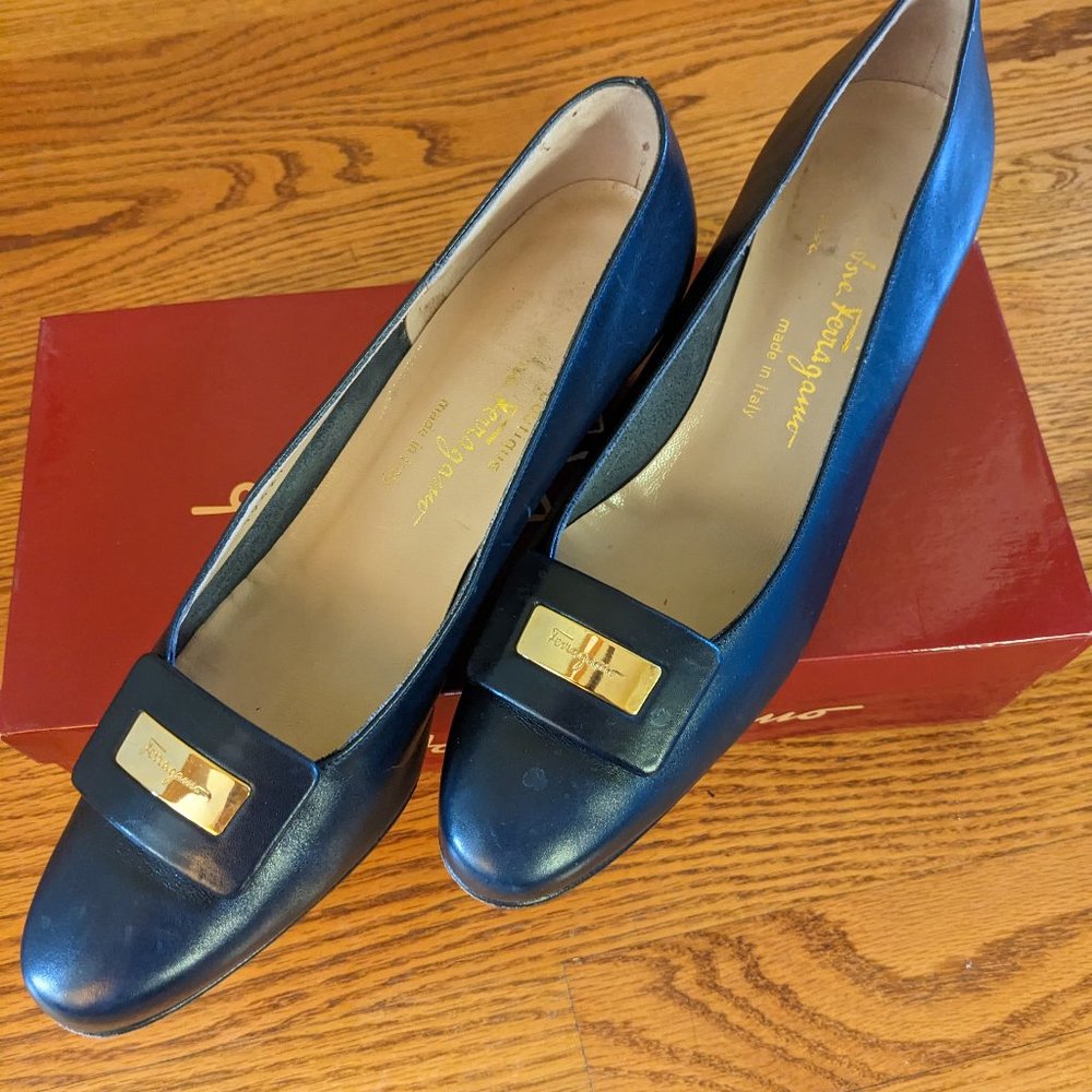 Salvador Ferragamo Navy leather upper leather soles size 9.5 AA
